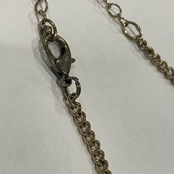 Beautiful gold tone statement necklace. - Picture 5 of 6